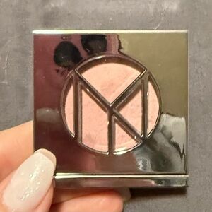 IL MAKIAGE Silver and Pink Color Boss Compact color mood